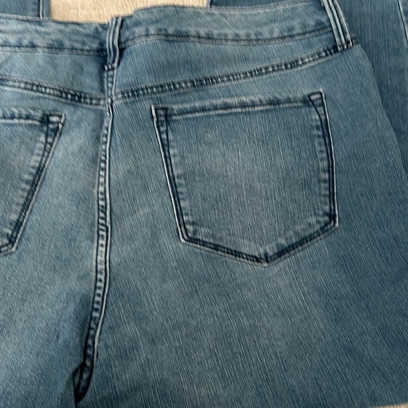 Nine West Gramercy Cropped Jeans. Size 16. NWT. - Picture 6 of 11